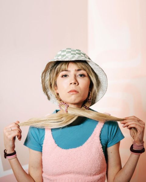 Jennette McCurdy debuted directing in the short film named Kenny.